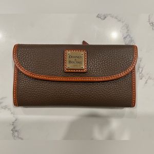 Dooney & Bourke Pebble Grain Continental Clutch
